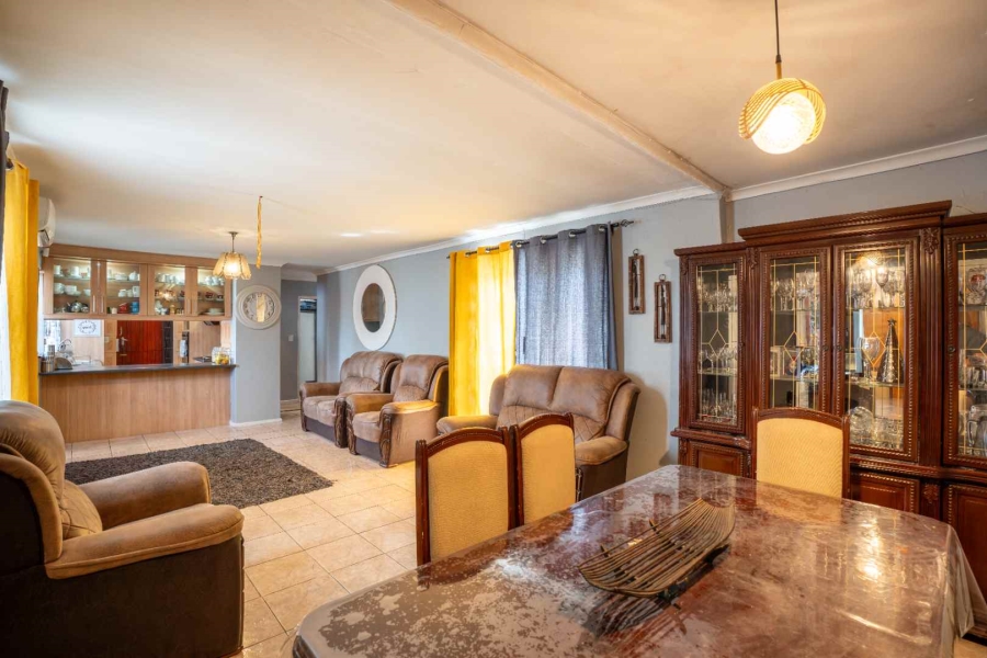 5 Bedroom Property for Sale in Electric City Western Cape